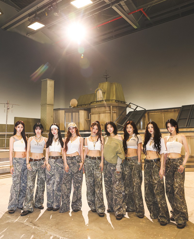 트와이스, 정규 4집으로 주간 앨범 차트 1위…타이틀곡 ‘디스 이즈 포’ 뮤직비디오 비하인드 오픈