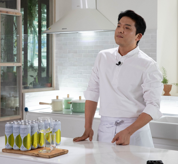 셰프 안성재 X GS25, ‘소비뇽 레몬 블랑 하이볼’로 여름 공략