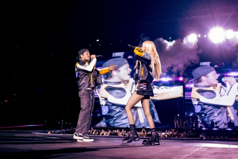 블랙핑크, ‘DEADLINE’ LA 공연 성료…로제, 브루노 마스와 글로벌 히트곡 'APT.' 선봬