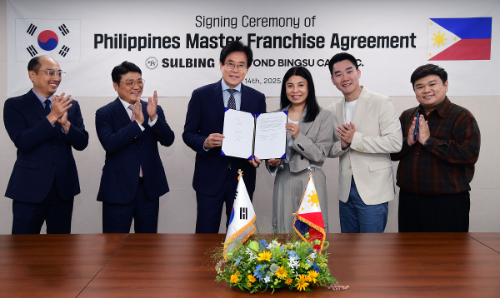 설빙이 Beyond Bingsu Café Inc.과 설빙 필리핀 마스터 프랜차이즈(MF) 계약을 체결했다. (왼쪽부터) 설빙 경영기획본부 김찬경 상무, 해외사업본부 김덕주 상무, 대표이사 김의열 대표, Beyond Bingsu Café Inc. Ms. Winnie GO 대표, Mr. Avin Ong 총괄 이사, James 마케팅 디렉터 (사진 제공 : 코리안 디저트 카페 설빙)