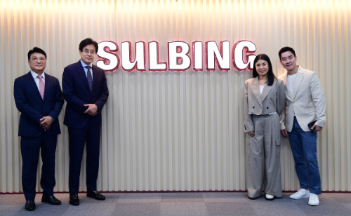 설빙이 Beyond Bingsu Café Inc.과 설빙 필리핀 마스터 프랜차이즈(MF) 계약을 체결했다. (왼쪽부터) 설빙 해외사업본부 김덕주 상무, 대표이사 김의열 대표, Beyond Bingsu Café Inc. Ms. Winnie GO 대표, Mr. Avin Ong 총괄 이사 (사진 제공 : 코리안 디저트 카페 설빙)