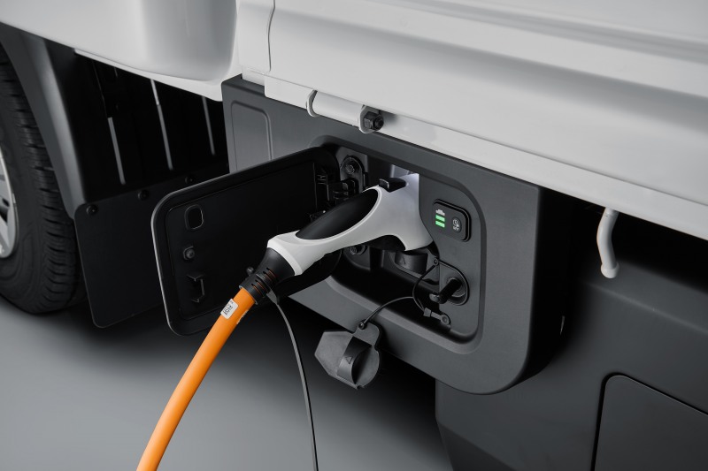 기아 봉고3 EV를 충전하는 모습 ⓒ기아