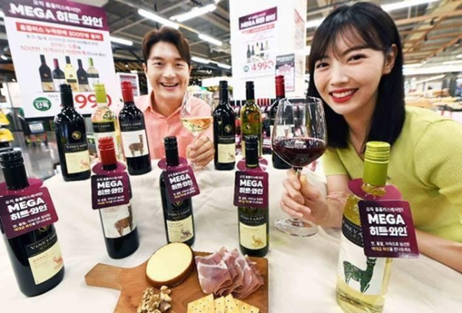 홈플러스, '10년 연속 1위' 빈야드 와인 4,990원 파격 할인 (홈플러스 제공)