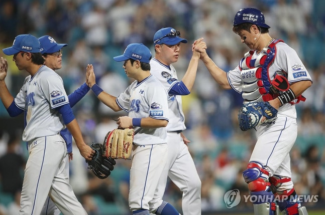 승리 후 기뻐하는 삼성 선수들. / 사진=연합뉴스