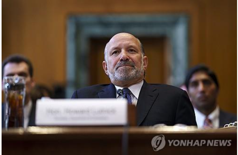 하워드 러트닉 미 상무장관은 15일(현지시간) CNBC와의 인터뷰에서 H20 수출 재개가 중국측과 희토류 합의에 따른 결과라고 설명했다. 사진=로이터통신, 연합뉴스