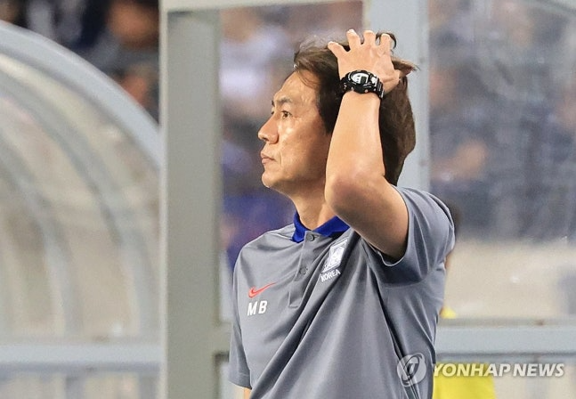 답답한 표정의 홍명보 감독 / 사진=연합뉴스