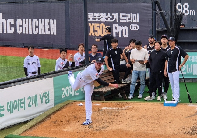 첫 불펜 투구하는 패트릭 머피 / 사진=연합뉴스