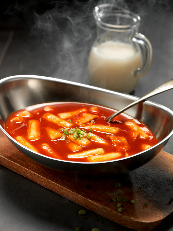 프랜차이즈 강자에서 밀키트 선도주자로… 석관동떡볶이의 유통 다각화