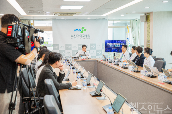 16일 오후, 부산대병원 J동 10층 회의실에서 ‘지역완결형 글로벌 허브 메디컬센터’ 설문조사 결과 보고회가 열렸다. (부산대병원 제공)