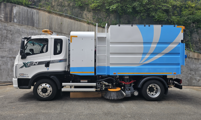 〈사진 : 타타대우모빌리티가 처음 선보인 전기노면청소차〉