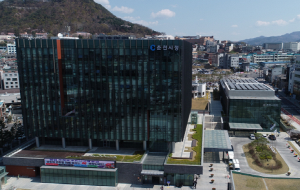 춘천시가 고령층의 건강한 재가 생활을 돕기 위해 보건복지부의 장기요양 재택의료센터 시범사업에 따라 센터 운영을 확대한다. (춘천시 제공)