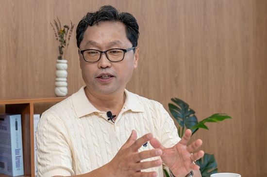 한국컴패션 ‘양육 시리즈’, 악뮤 아빠 이성근 선교사 통해 양육 본질 조명