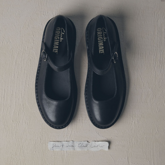 클락스 오리지널스에서 선보이는 전혀 다른 실루엣의 ‘메리 제인(Mary Jane) 플랫’ 스타일