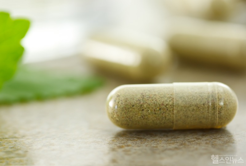 초록입홍합 영양제를 고를 때는 원물 기준 용량이 아닌 실제 추출오일 함량과 유효성분 기준을 확인하고 뉴질랜드산 원료인지 꼭 체크해야 한다. (클립아트코리아)