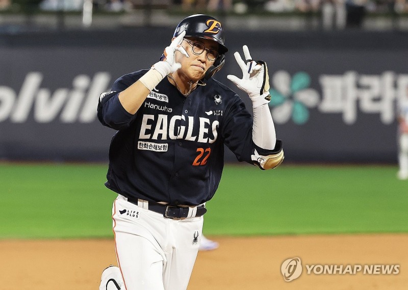 한화 채은성이 만루홈런을 치고 베이스를 돌고 있다. / 사진=연합뉴스