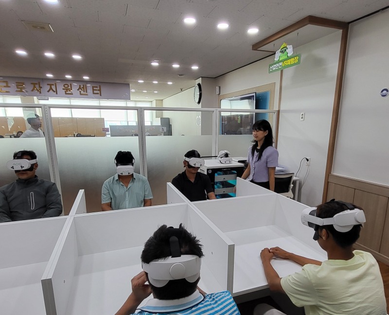 외국인 노동자 VR체험교육 모습./안전보건공단 경남동부지사