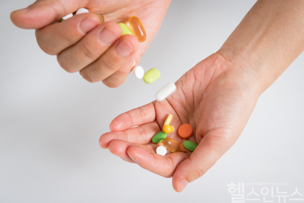 무더운 여름, 기능성 건강기능식품으로 피로와 면역력 저하를 효과적으로 관리하자. (클립아트코리아)