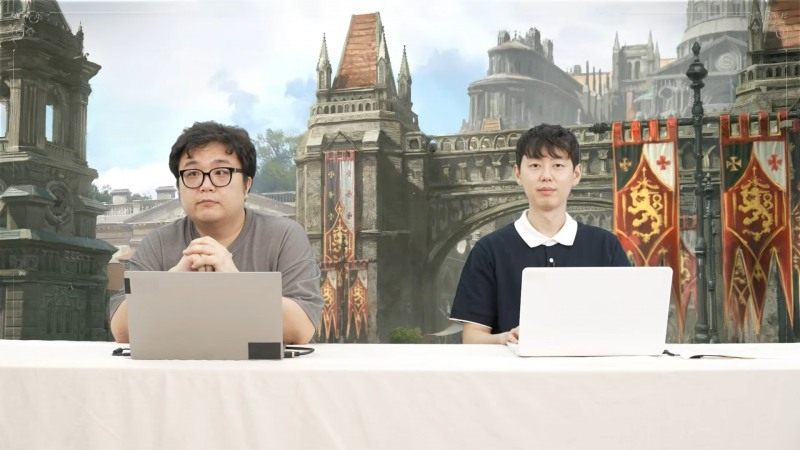 왼쪽부터 '리니지W' 김학주 콘텐츠 리드 디렉터, 전준호 디자인 디렉터(출처='리니지W' 공식 유튜브).