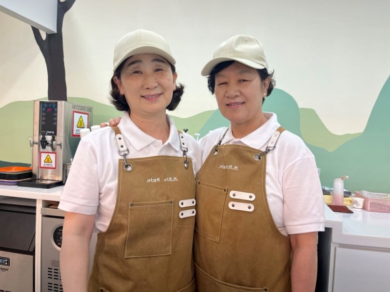 의정부시니어클럽 노인일자리공동체사업인 카페아르츠 2호점이 개소소식을 알렸다.(의정부시청 제공)