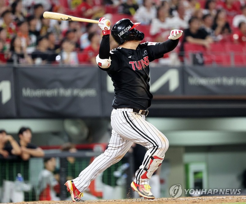 홈런 날리는 문보경 / 사진=연합뉴스