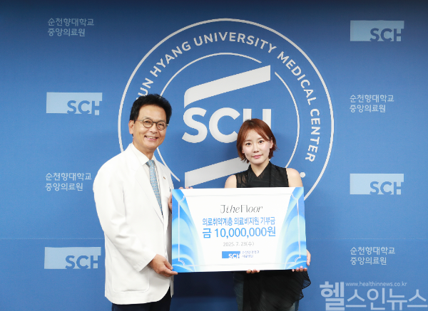 이정재 순천향대 서울병원장(왼쪽)과 정호정 제이더플로어 대표(오른쪽) 사진 (순천향대 서울병원 제공)