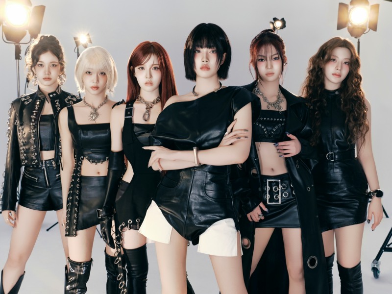 스테이씨 ‘BEBE’, 美 빌보드 선정 ‘2025년 상반기 최고의 K팝 노래’ 선정…실패 없는 변신으로 글로벌 질주