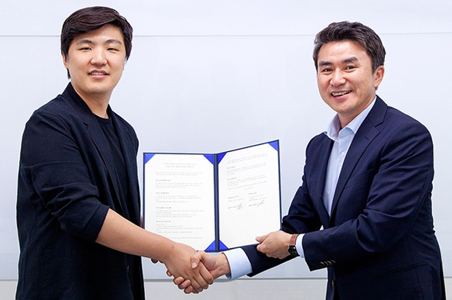 데브시스터즈 조길현 대표(왼쪽)와 SOOP 최영우 대표. 사진 제공 : 데브시스터즈
