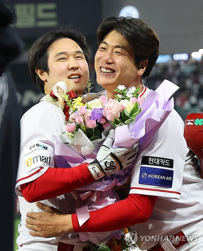 김광현과 포옹하는 최정 / 사진=연합뉴스