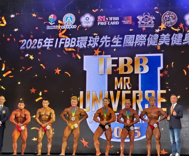 마스터 남자 보디빌딩 50-59세 오픈 부문에서 우승한 김태진(오른쪽 네 번째) / 사진=대한보디빌딩협회 제공. 연합뉴스