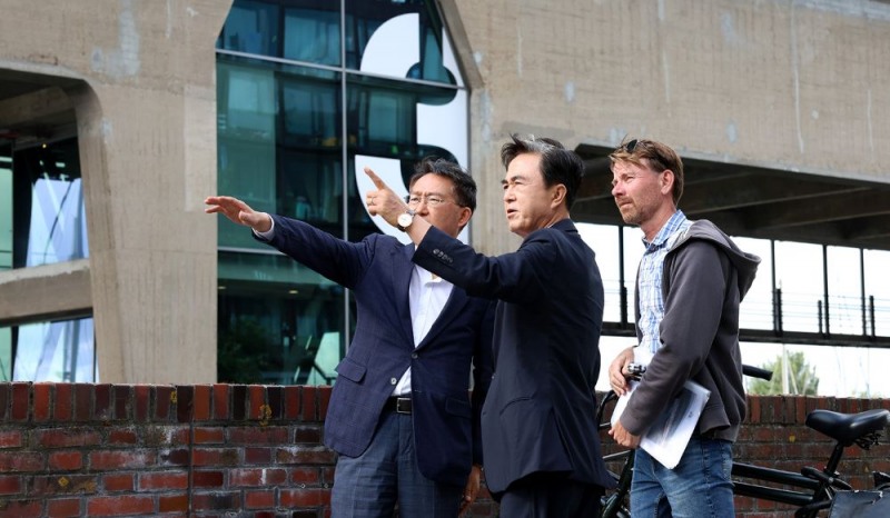 충남도 김태흠 지사 현지시간 28일 NDSM Werf 시찰현장사진 (충남도청 제공)