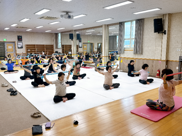 건강 교실에서 주민들이 수업을 받고 있다. ⓒ 함평군