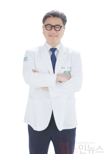 Dr. Lee Dong Youp, Neurosurgery Specialist and Director of the Spine Center at Champodonamu Hospital, discusses patient-centred strategies for diagnosing and treating spondylolysis before it advances to spinal instability.(Photo courtesy of Champodonamu Hospital)