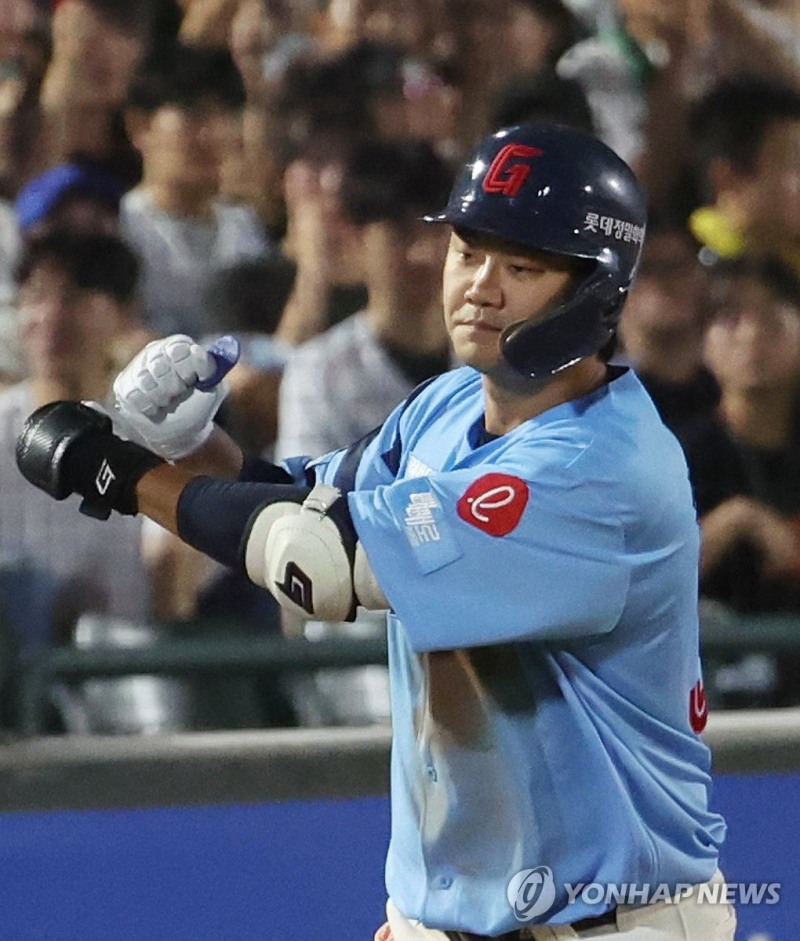 손호영 2타점 세리머니 / 사진=연합뉴스