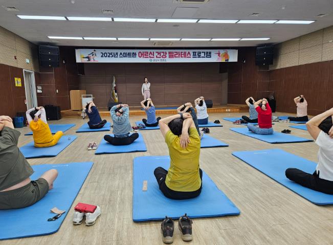 군산시보건소, 군산대학교 간호학부와 진행한 ‘어르신 필라테스’ 성료 (군산시 제공)