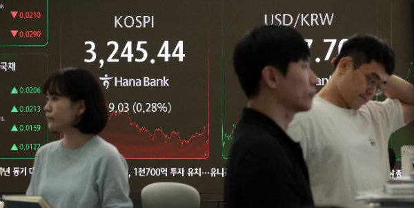 한미 무역협상 타결에도 코스피 하락 마감..."관세 해소 기대감 vs 연준 매파 우려"