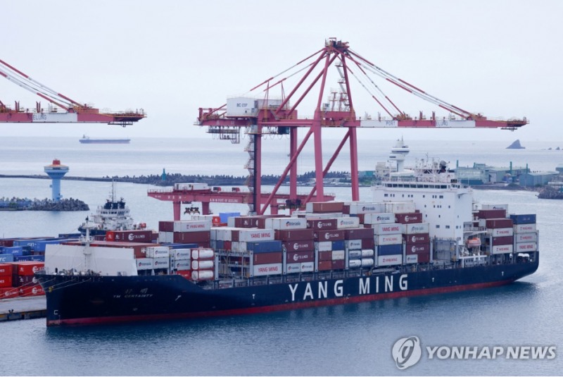 대만의 2분기 GDP가 전년 동기대비 무려 8% 가까이 성장해 우리나라의 0.6%와 비교조차 안되는 것으로 나타났다. 사진=대만 지룽항, 로이터통신, 연합뉴스