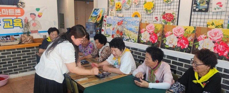 스마트폰교육 (사진제공 = 해남군)