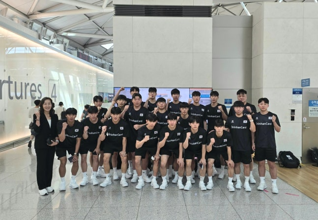 2일 출국한 19세 이하 남자 핸드볼 국가대표 선수단. / 사진=대한핸드볼협회 제공. 연합뉴스