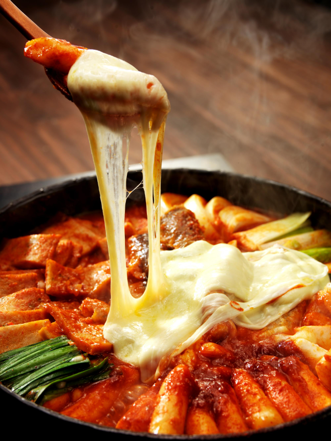 “외식 수요 감소 속 성장하는 밀키트… 석관동떡볶이 주목”