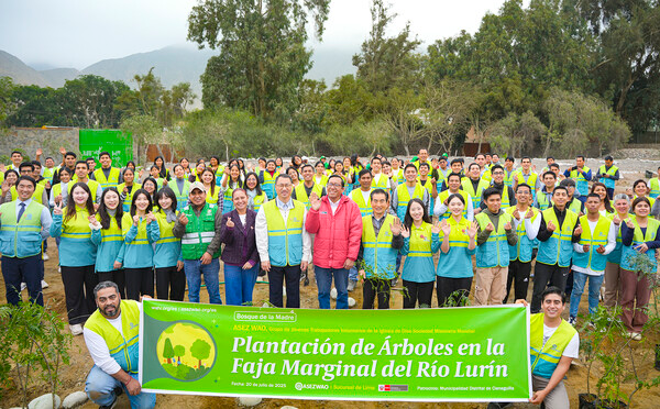 지난달 20일(현지시각) 페루 리마 치에네기야 루린 강변에서 ASEZ WAO가 개최한 '페루 환경부와 함께하는 나무심기 활동' 모습. 환경부 환경정보 등 정부 관계자와 치에네기야 부청장 등 150명이 참여했다.