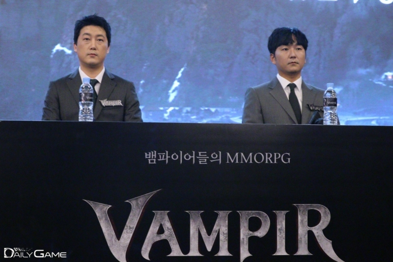 넷마블네오 한기현 PD(왼쪽)와 정승환 사업본부장이 '뱀피르'에 대한 질문에 답변했다.