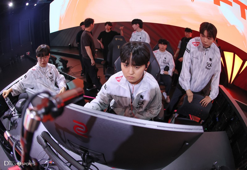 DRX는 만만치 않은 모습을 보여줬지만 젠시티의 기세에 아쉬움이 이어졌다.