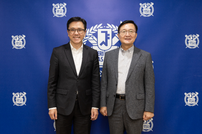 (좌) 홍콩 선동 장관 , (우) 서울대 유홍림 총장 (사진제공=서울대)