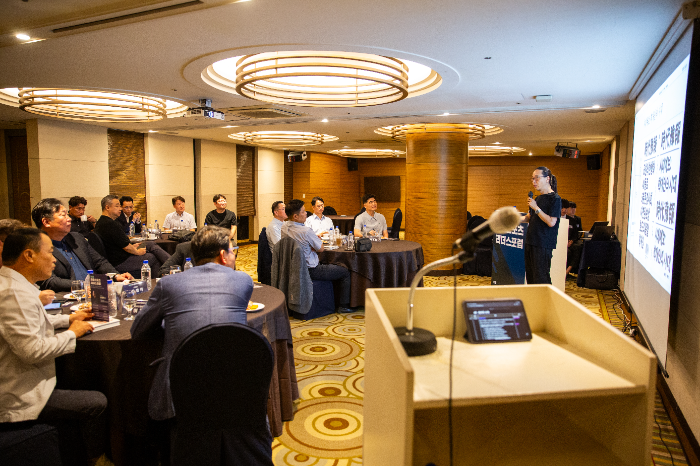 K-팬덤 시대, 프로스포츠만의 응원 문화와 분위기 만들어 팬 더 유치해야