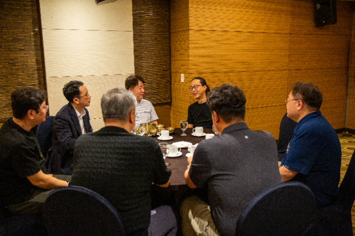 K-팬덤 시대, 프로스포츠만의 응원 문화와 분위기 만들어 팬 더 유치해야