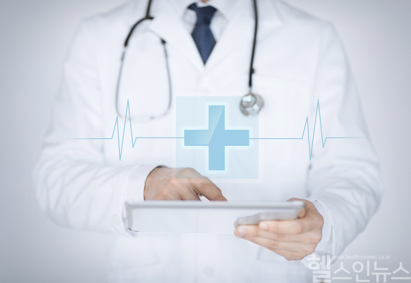 우리나라 성인 10명 중 6명은 건강정보를 적절히 이해하고 활용하지만, 고령층과 저학력층 등 취약계층에 대한 맞춤 지원이 필요하다. (클립아트코리아)