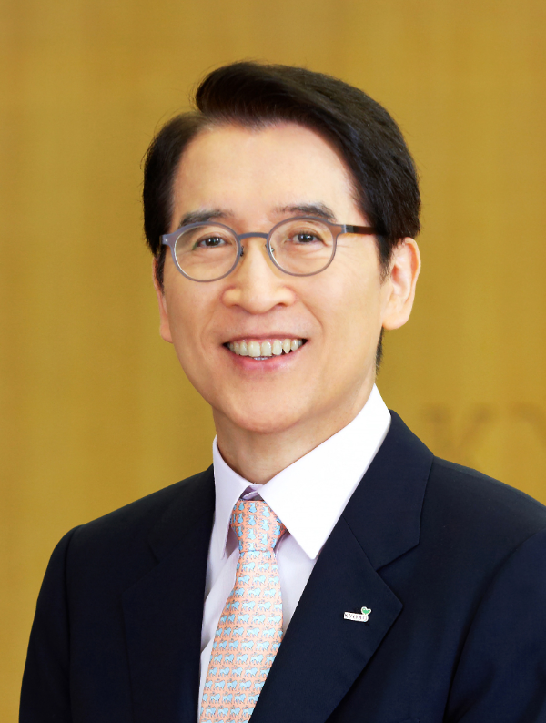 신창재 회장 지적한 ‘보험설계사 영입경쟁’ 어떻길래