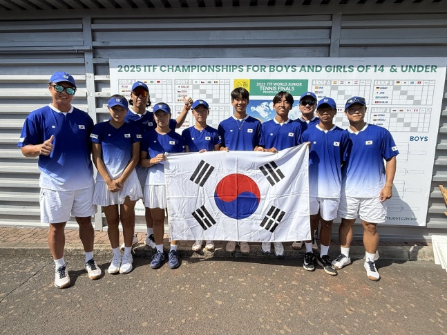 한국 U-14 남녀 테니스 국가대표 선수단. / 사진=대한테니스협회 제공. 연합뉴스