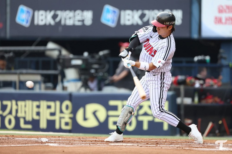 LG 신민재의 9일 경기 모습. 사진=연합뉴스