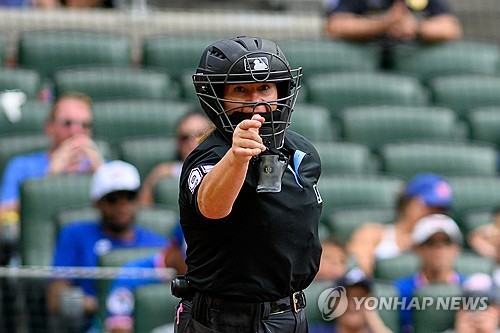 젠 파월이 메이저리그 첫 여성 주심으로 경기를 진행했다. 사진=연합뉴스